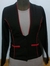 EX20 - * BLAZER FEMININO COM MANGAS LONGAS, FECHAMENTO COM BOTÃO, COM VIVOS EMBUTIDOS, DECOTE EM U ATÉ A ALTURA DO BUSTO, GOLA SMOKING- PDE. MÍNIMO 10