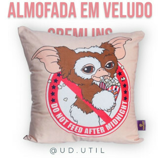 Almofada Gremlins Aveludada Completa com Zíper e Enchimento de Fibra Estampa Frente e Verso 40x40cm