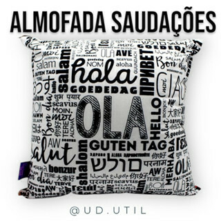 Almofada Saudações Completa Enchimento de Fibra Estampa em Diversas Linguas Frente e Verso em Veludo 40x40cm