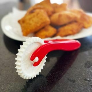 Carretilha Corta e Fecha Massa de Pastéis - comprar online