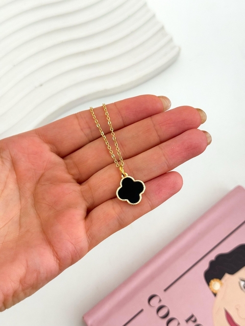 Cadena Flor Black Dorada