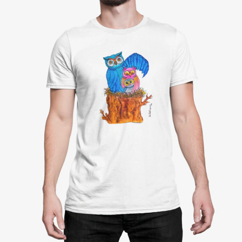 Camiseta Branca Masculina Família das Corujas União e Proteção | Arte Autoral em Aquarela |100% Algodão