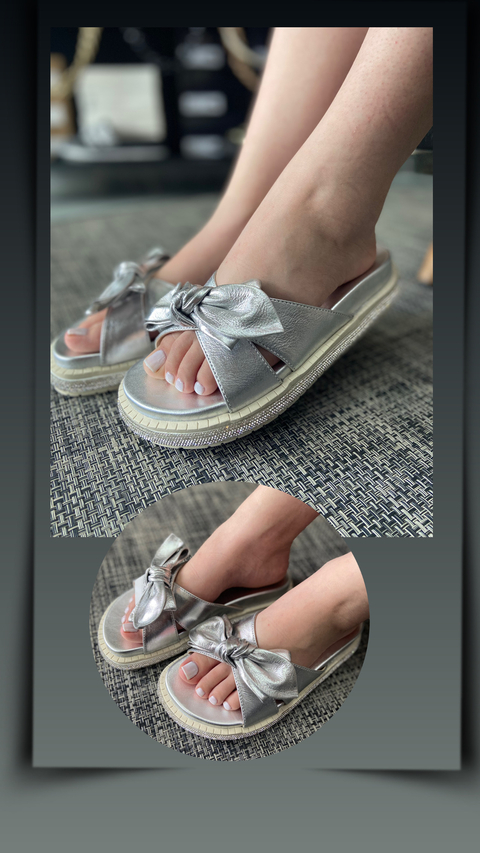 rasterinha na cor prata com este laco perfeito para todas ocasioes solado com detalhe de strass temos opcoes de cores disponivel na loja impossivel nao se apaixonar