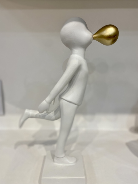 Escultura menino bolha