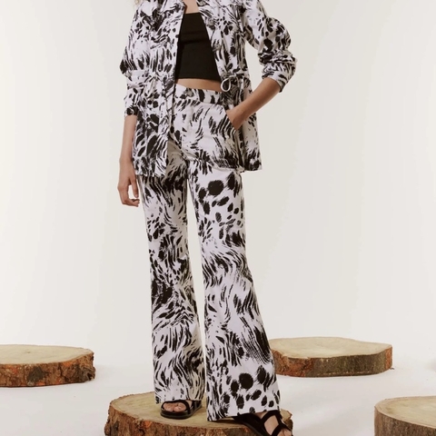 CALÇA FLARE ESTAMPADA