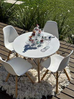 Mesa y Sillas Eames Kids en internet