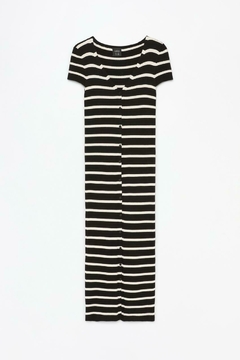 Vestido com decote em V e abertura
