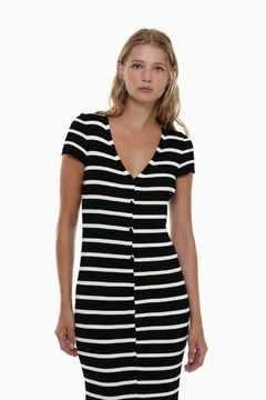 Vestido com decote em V e abertura - Closet Maria Netto