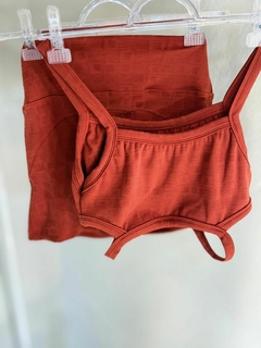 CONJUNTO TERRA , TOP COM RECORTES QUE VALORIZAM na internet
