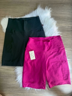 BERMUDA MEIA COXA, COM BOLSO LATERAL - comprar online