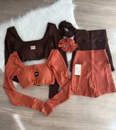 Conjunto manga longa no canelado 3D