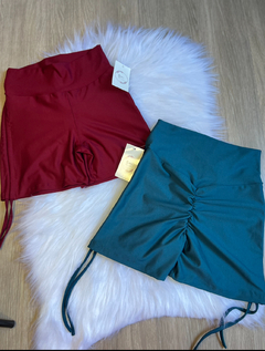 Shorts com empina bumbum e regulagem na lateral na internet