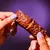 BOLD BAR THIN (DISPLAY 12 UNID DE 40G) - CARAMELO CROCANTE - Bomplus Nutri