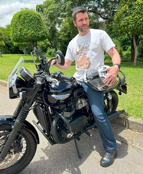 Carrusel FW8 - Authentic Biker