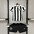 Camisa infantil do Botafogo, preta e branca, com shorts pretos, 24/25