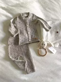 Ajuar 2 piezas | tejido calado beige