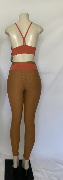 CONJUNTO DE CALÇA E TOP EM V - comprar online