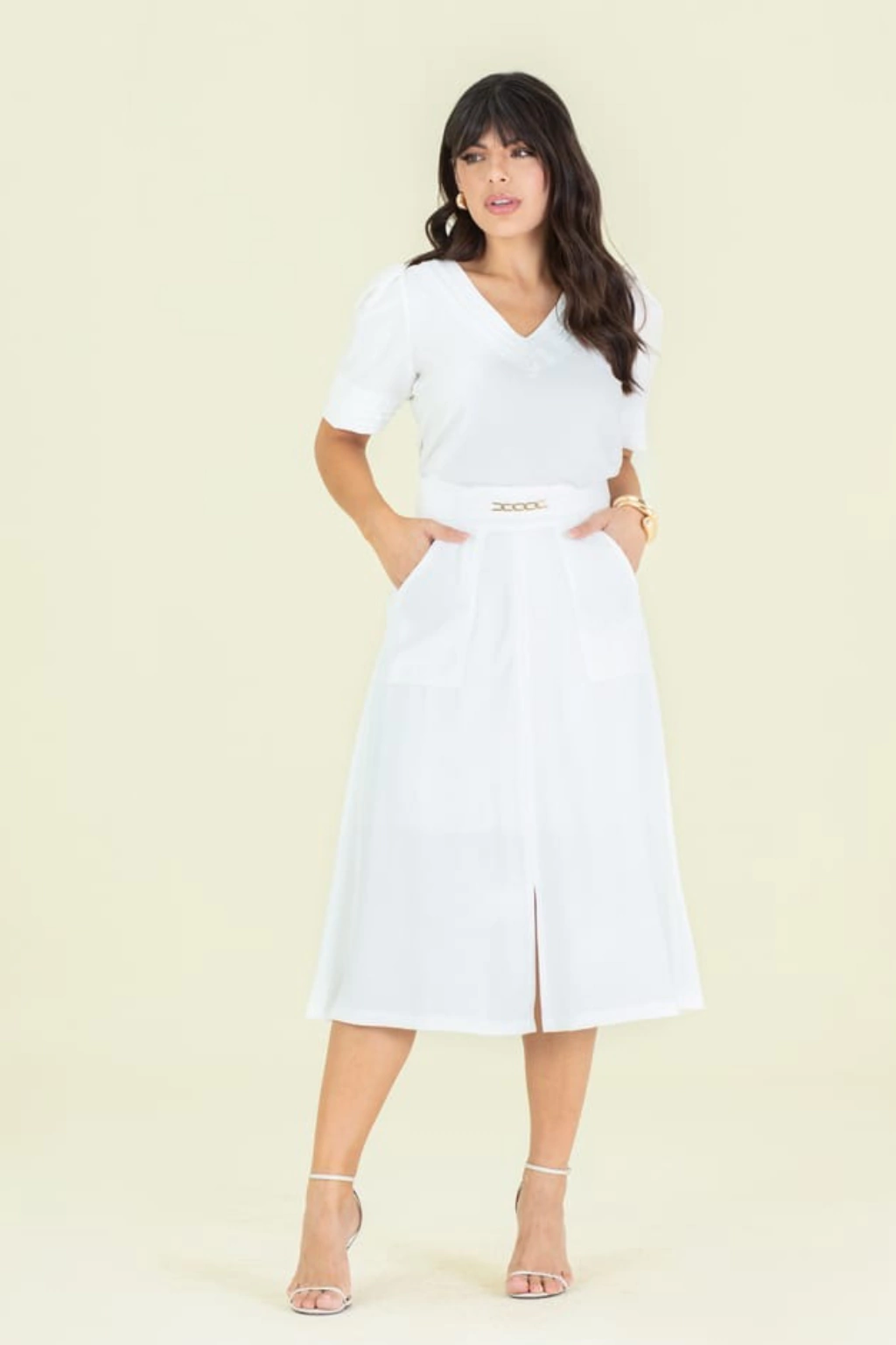 Saia evasê com bolsos funcionais