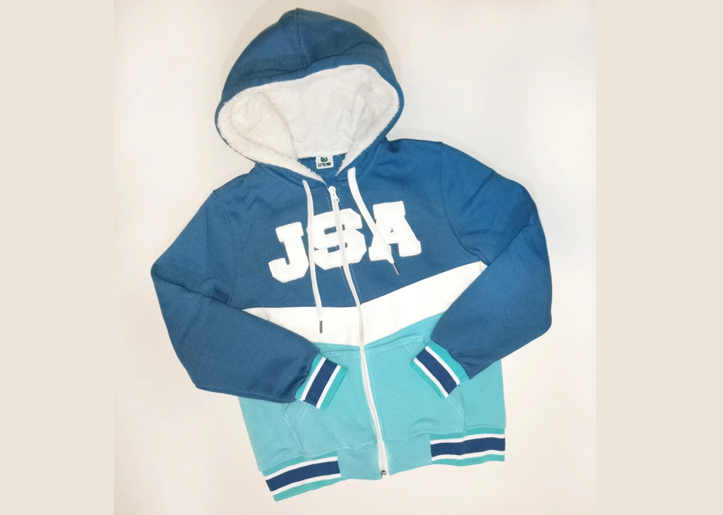 Universitaria con recortes