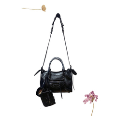 Imagem do Bolsa Feminina de Mão Médio Tiracolo Transversal Quadrada (NÃO ACOMPANHA ESPELHO DE CORAÇÃO) Ref. B5005