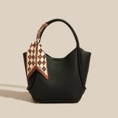 KIT Bolsa Feminina De Mão Com Lenço + Bolsinha/Necessaire Básico Transversal Ref. 5007 - Bella YY