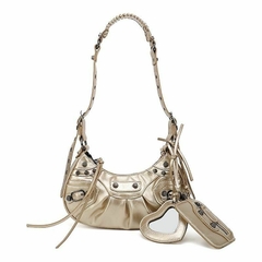 Bolsa Feminina de Ombro Transversal Estilo Rebite Brinde: Carteira (NÃO ACOMPANHA ESPELHO DE CORAÇÃO) Ref. B5003 - loja online