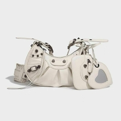 Bolsa Feminina de Ombro Transversal Estilo Rebite Brinde: Carteira (NÃO ACOMPANHA ESPELHO DE CORAÇÃO) Ref. B5003