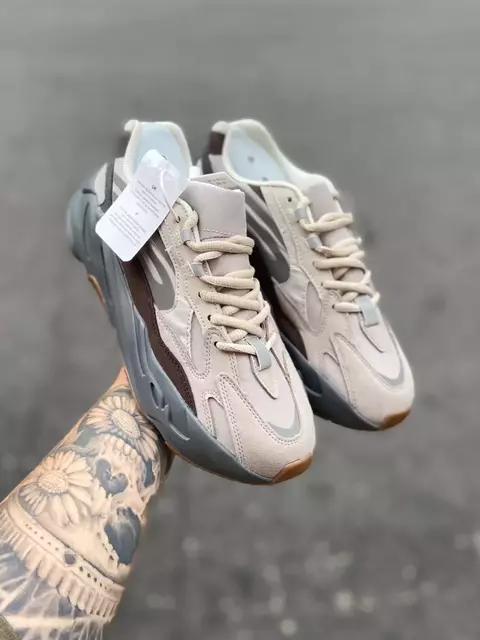 ADIDAS YEEZY 700
