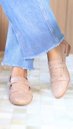 Sapatilha Oxford Mocassim Nude Croco na internet