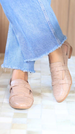 Sapatilha Oxford Mocassim Nude Croco na internet