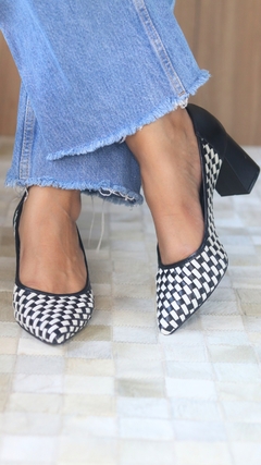 Scarpin Traçado Preto e Branco - comprar online