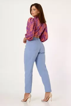Calça jeans mom - Azul Céu - comprar online