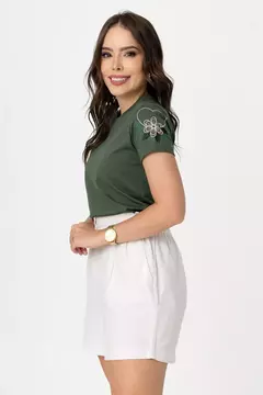 T-shirt com bordado - Verde Militar - comprar online