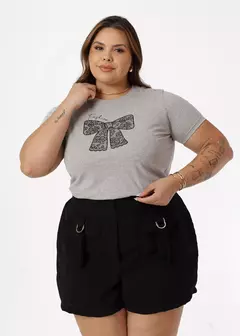 T-shirt Plus Size estampado com aplicação em strass - Cinza Mescla