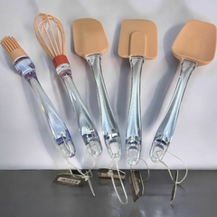 SET DE UTENSILIOS DE ACRILICO CON SILICONA SALMON