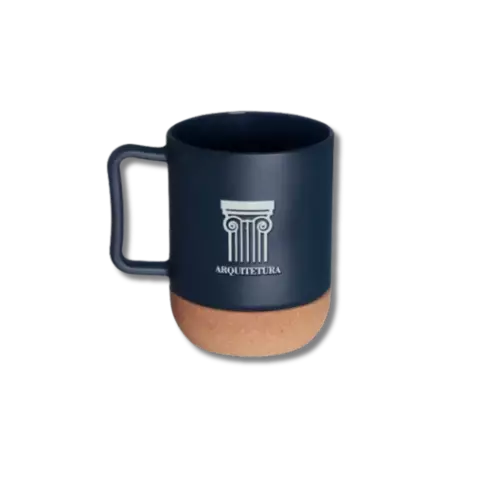 Caneca de cerâmica azul escura com detalhe em cortiça, estampada com a palavra "ARQUITETURA" e um desenho de coluna clássica.