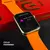 Smartwatch WS25 Mini com pulseira laranja exibindo função de monitoramento do ciclo menstrual na tela