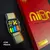 Smartwatch WS25 Mini prata com tela colorida de 1.52 polegadas exibindo interface com data, passos e batimentos cardíacos, pulseira em tecido listrado e caixa vermelha ao lado