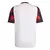 Camisa branca do Flamengo modelo Fora II 2025/26 com detalhes em preto e vermelho nas mangas e logo do clube na parte frontal