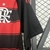 Camisa de torcedor do Flamengo, modelo I 25/26, nas cores preta e vermelha, com listras horizontais e logo do clube.