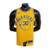 Camiseta regata amarela e azul do Golden State Warriors, modelo masculino da Nike, com detalhes em azul e estampa do jogador número 30.