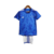 Kit infantil de futebol Cruzeiro I 24/25 da Adidas, na cor azul, composto por camisa e shorts com estampas de estrelas.