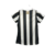 Camisa torcedor feminina do Santos com listras brancas e pretas, vista de trás.
