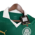 Camiseta do Palmeiras com detalhes em verde e branco, pendurada em um cabide.