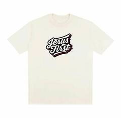 Camiseta Jesus First na internet