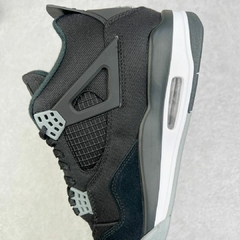 Air Jordan 4 Black Cat na internet