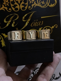 Anel personalizado fazemos qualquer letra na internet