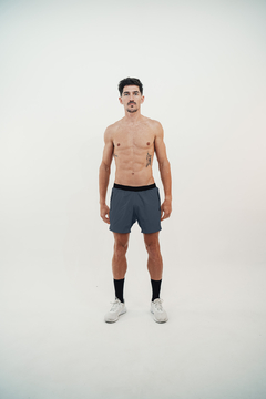 shorts corrida cinza
