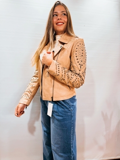 Campera Beige Tachas