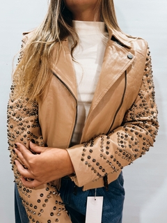 Campera Beige Tachas - comprar online